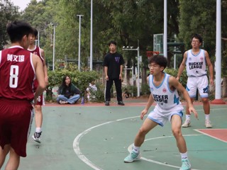 国际学院国际班新生在“新生杯”篮球比赛中旗开得胜