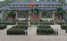 搏击风雨展雄姿——我院举行2010级新生军训阅兵暨总结表彰大会